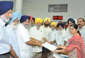 The ruling Shiromani Akali Dal, bracing up for assembly elections, doesn’t want to get embroiled in the Dera issue. Photo: UNI