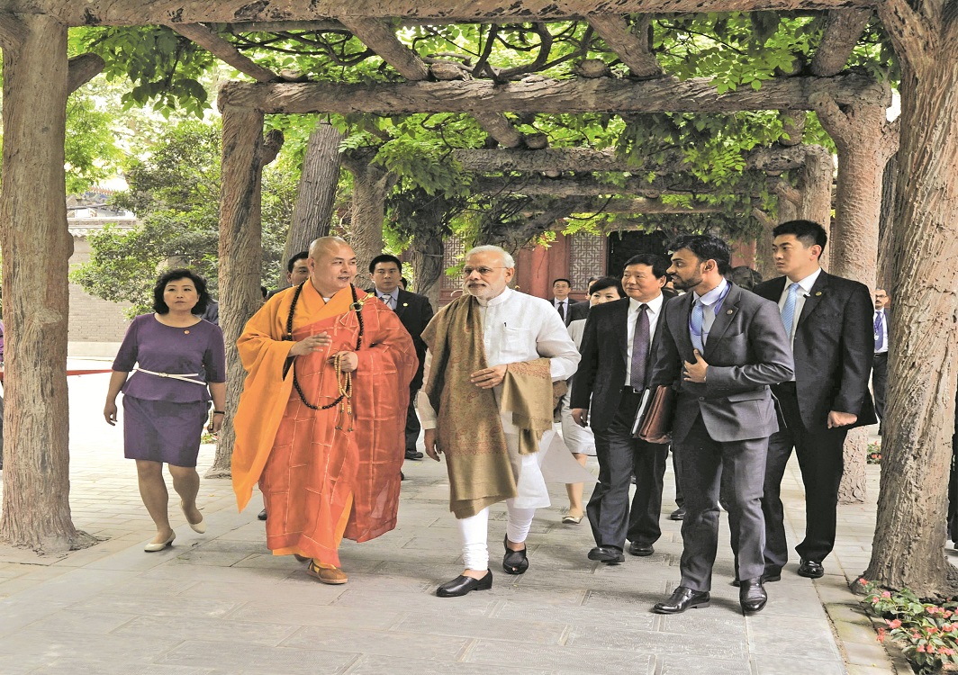 Modi visits Daxingshan temple in Xi'an, Shaanxi, the home province of Jinping. Photo: UNI