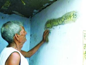 An elderly villager in Champatpur village of UP reveals the real date of construction of a toilet, which was concealed by village functionaries to pocket money