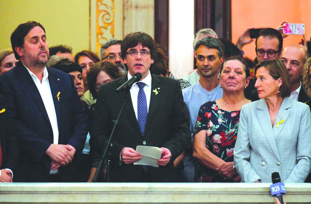 Separatist leader Carles Puigdemont speaks after the regional parliament declared Independence. Photo: UNI