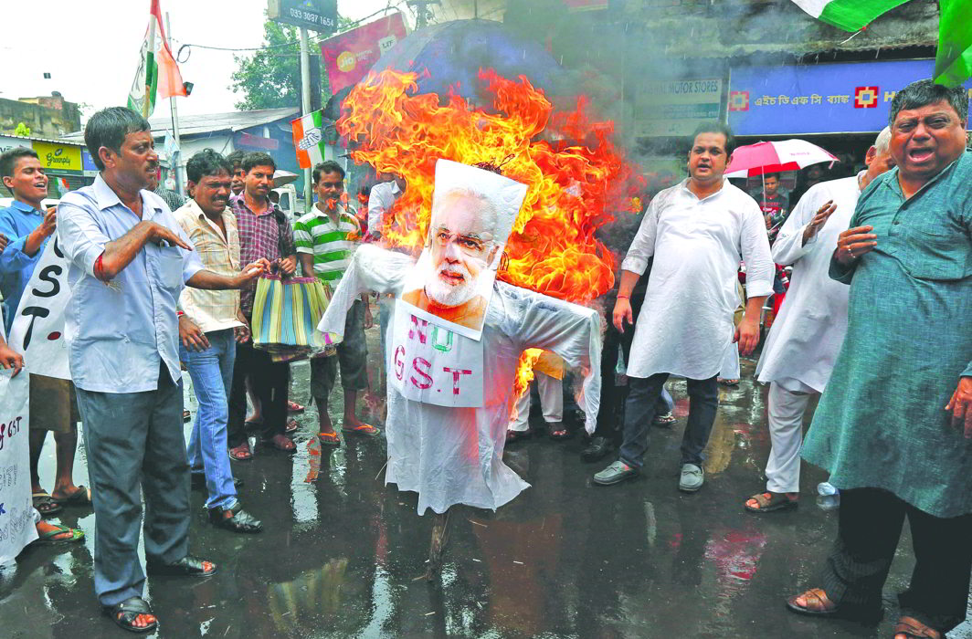 GST protesters burn an effigy of the PM in Kolkata. Photo: UNI