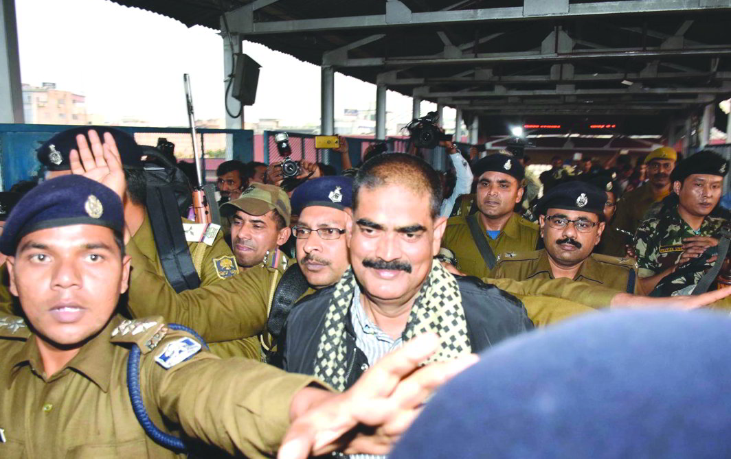 Former MP Shahabuddin arrives at a station in Patna under tight security on the way to Tihar Central Jail from Siwan Jail. Photo: UNI