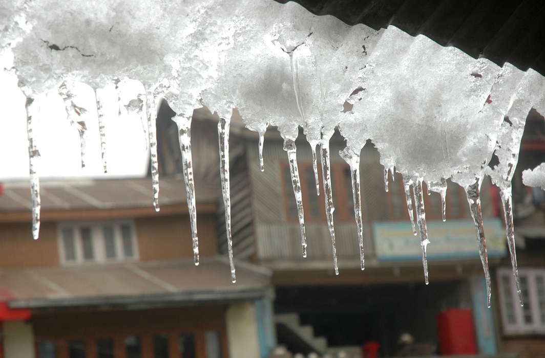 BRRR… Icicles hang from a roof of a house at Dalgate in Sringar on Saturday morning, as the city recorded the coldest night of the season at minus 6.8 degree, UNI