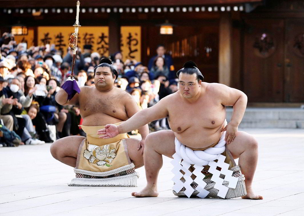 HE WHO WEARS THE BELLY BAND: Newly promoted sumo grand champion, or Yokozuna, Kisenosato (R), wearing a ceremonial belly band, performs a sacred ring-entering ritual at Meiji Shrine in Tokyo, Japan, Reuters/UNI