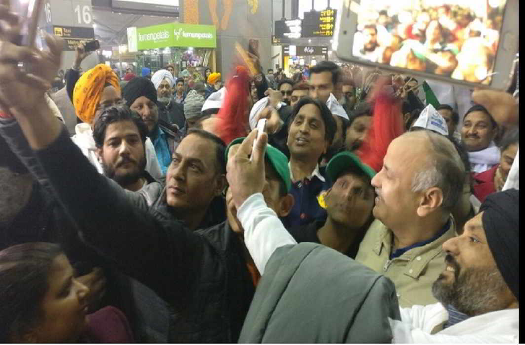 Deputy CM of Delhi, Manish Sisodia meeting NRI supporters of AAP who specially flew to render support for the party in upcoming Punjab polls. Photo: Twitter/AAP