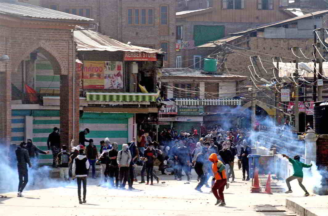 A crowd stone-pelts security personnel in Kashmir, UNI