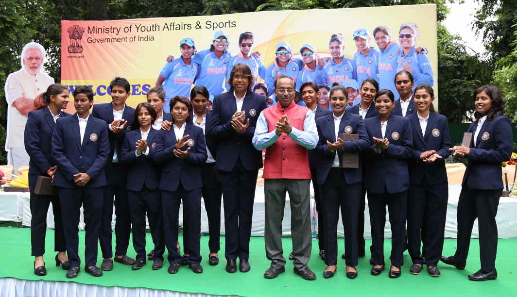GLORIOUS IN DEFEAT: Minister of State for Youth Affairs and Sports (I/C), Water Resources, River Development and Ganga Rejuvenation Vijay Goel poses for a photograph with the members of the Indian women’s cricket team on its return from London during a felicitation ceremony in New Delhi, UNI