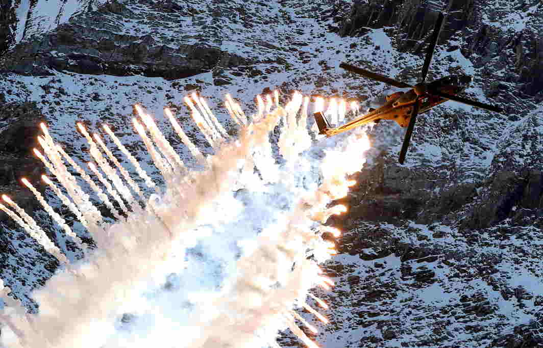 TRAIL OF LIGHT: A Swiss Air Force Super Puma Cougar helicopter releases flares during a flight demonstration of the Swiss Air Force over the Axalp in the Bernese Oberland, Switzerland, Reuters/UNI