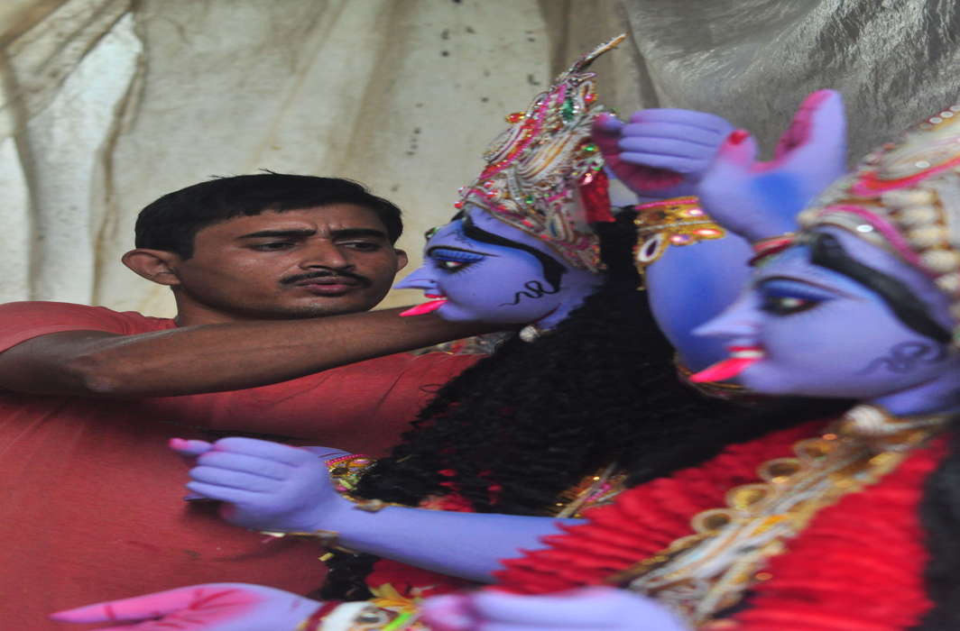 BLUE GODDESS: Artisans give finishing touches to idols of Goddess Kali on the eve of Kali Puja festival in Agartala, UNI