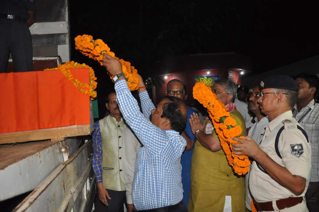 THE SENDOFF: Administrative officials and relatives pay tribute to BSF ASI Braj Kishor Yadav, who was martyred in a recent militant attack on a BSF camp near Srinagar airport, on arrival of his body in Patna, UNI