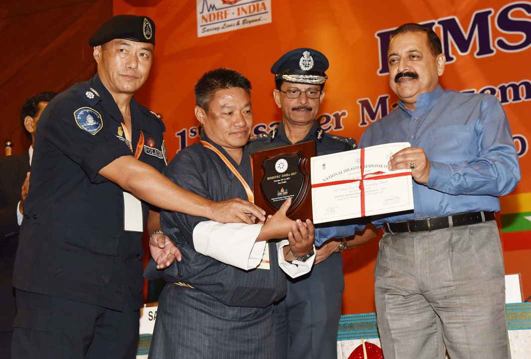CONGRATULATIONS: Minister of state for development of northeastern region, Prime Minister’s Office, personnel, public grievances and pensions, atomic energy and space Jitendra Singh presents the memento and certificate to representatives of participating member nation delegations, during a valedictory session of the BIMSTEC Disaster Management Exercise, 2017, in New Delhi, UNI