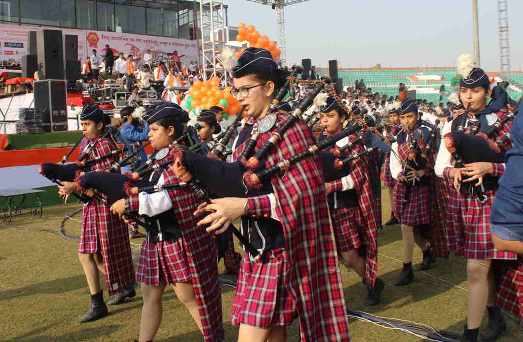 WALK PROUD: A band of the students of Birla Balika Vidyalaya Pilani participating in 'Vandematram', a programme organised by Hindu Spiritual and Services Foundation, Jaipur and Rajasthan Youth Board, at Sawai Man Singh Stadium in Jaipur, UNI