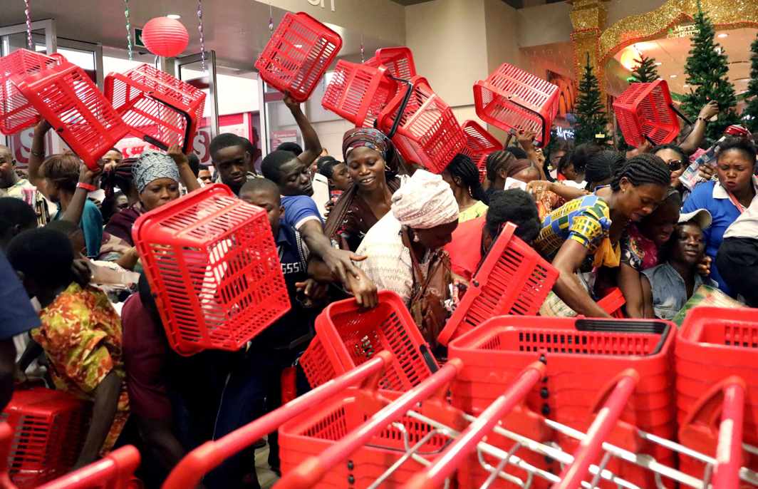 SHOPPING RUSH: People reach out to pick baskets at a newly commissioned Shoprite store at Novare Gateway mall Abuja, Nigeria, Reuters/UNI