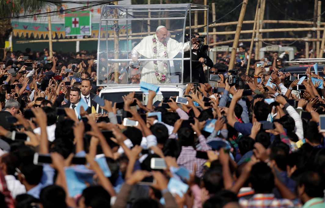 MEET THE FAITHFUL: Pope Francis greets believers as he arrives for a mass in Dhaka, Bangladesh, Reuters/UNI