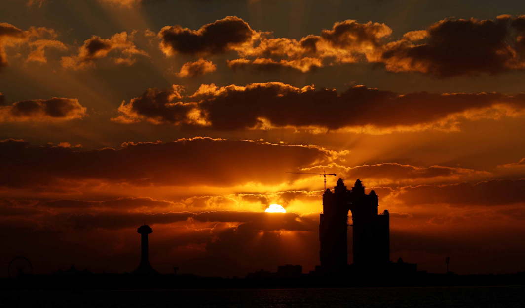 TEQUILA SUNRISE: The sun sets behind the Fairmont Hotel in Abu Dhabi, UAE, Reuters/UNI
