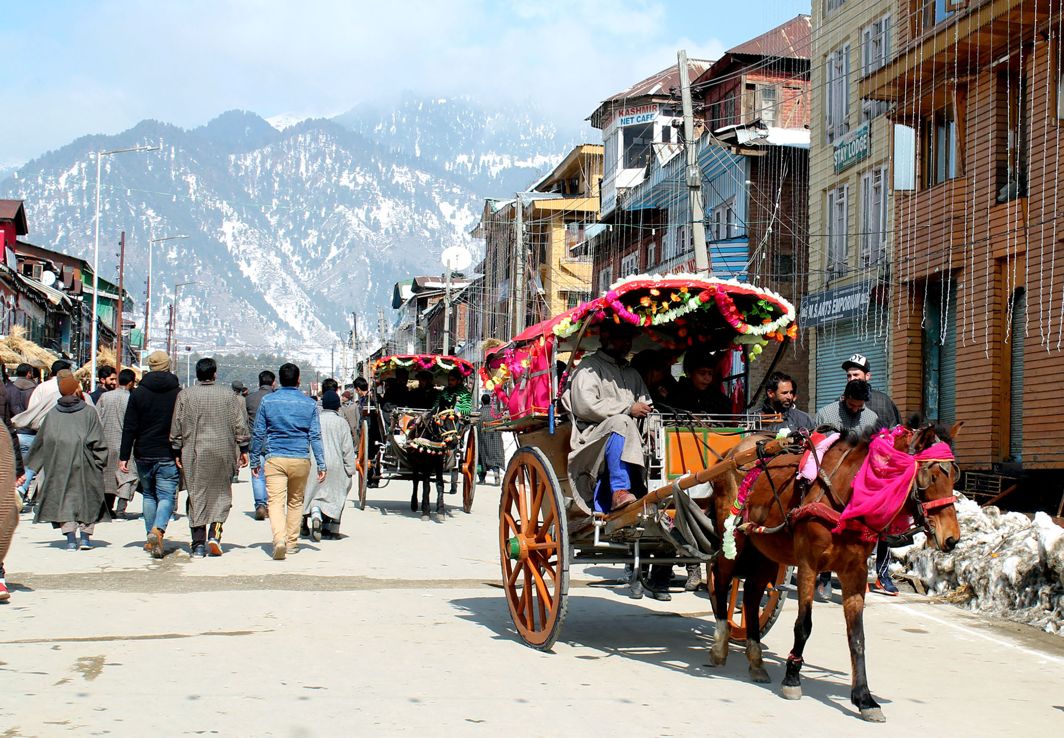 HOME ON THE RANGE: Visitors ride a tonga on the picturesque Pahalgam road during the “Pahalgam festival” held to promote tourism in Kashmir valley, UNI